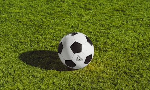 足球比赛精彩射门瞬间