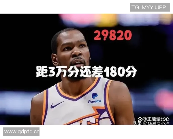 打爆绿军！杜兰特11投轰26+4喜提三连胜：三节打卡咧嘴大笑庆祝