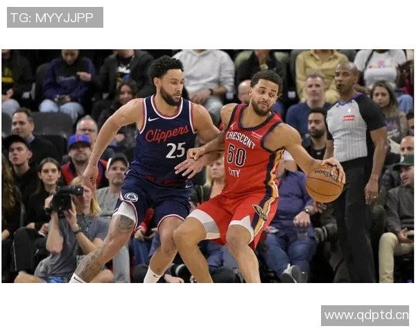 西蒙斯：心态成长显著，球队标准已确立